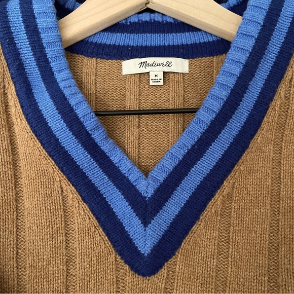 🌸 Madewell size medium Tipped V-Neck Oversized Sweater in Tan and Blue - Picture 5 of 6